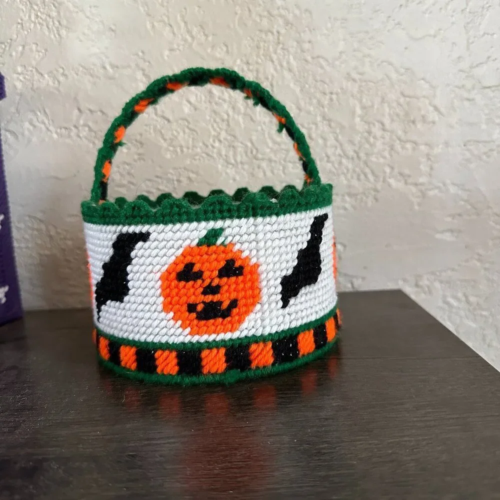 Glow in the Dark Halloween Basket – Pumpkins & Bats Trick or Treat Pail